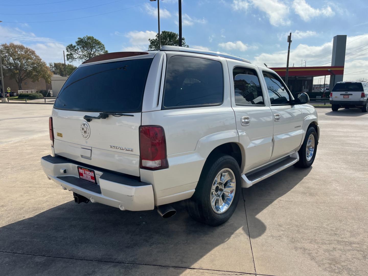 2002 white /TAN Cadillac Escalade 2WD (1GYEC63T62R) with an 5.3L V8 OHV 16V engine, 4-Speed Automatic Overdrive transmission, located at 14700 Tomball Parkway 249, Houston, TX, 77086, (281) 444-2200, 29.928619, -95.504074 - Photo#6